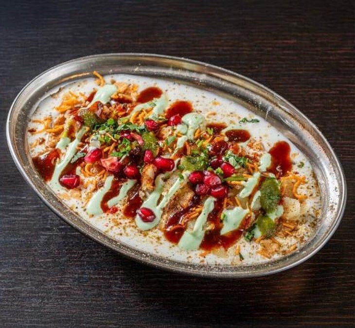 Chaat con yogurt, salse e melograno