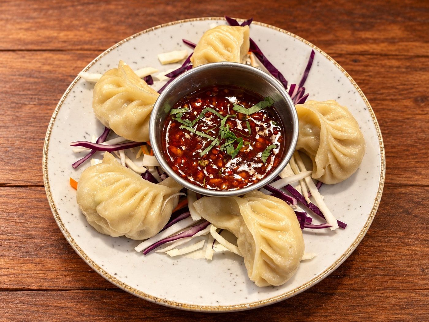 Momos al vapore con salsa piccante